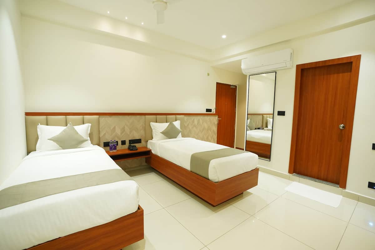 Comfort Twin Room | Raised toilet seat