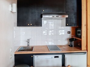Fridge, microwave, dishwasher, coffee/tea maker