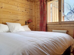1 bedroom, free WiFi - Charming Apartment in Chatelard, Val-d'Isère, Direct Access to Slopes, Parking Included (Val-d'Isère)