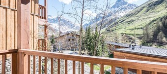 Charming Apartment in Chatelard, Val-d'Isère, Direct Access to Slopes, Parking Included