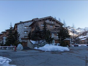Exterior - Charming Apartment in Chatelard, Val-d'Isère, Direct Access to Slopes, Parking Included (Val-d'Isère)
