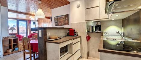 Køleskab, mikrobølgeovn, ovn, opvaskemaskine