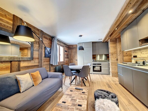 TV - Charming ski-in apartment, 3 rooms, balcony, quiet location (Val-d'Isère)