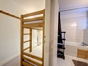 2 bedrooms, free WiFi