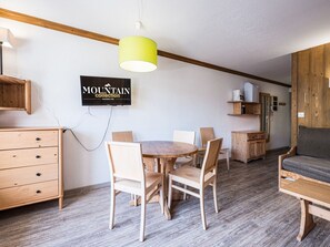 Dining - Comfortable studio in the center with balcony (Val-d'Isère)