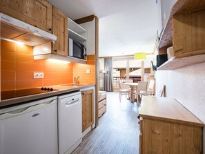 Fridge, microwave, dishwasher, coffee/tea maker