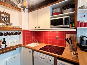 Fridge, dishwasher, coffee/tea maker, toaster - Renovated Studio Cabin - Ski-in/Ski-out - WIFI (Val-d'Isère)
