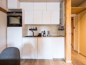Refrigerador, microondas, horno y lavavajillas 