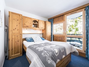 1 bedroom, free WiFi, bed sheets