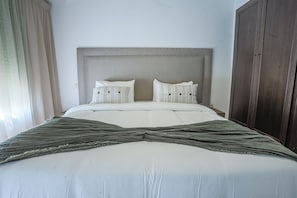2 bedrooms, iron/ironing board, free WiFi