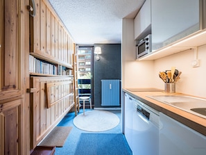 Fridge, microwave, dishwasher, coffee/tea maker