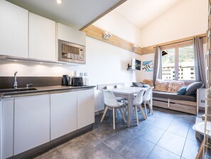 Fridge, microwave, dishwasher, coffee/tea maker - Renovated Studio with Mezzanine – Val-d'Isère Center (Val-d'Isère)