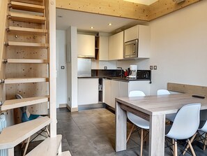 Fridge, microwave, dishwasher, coffee/tea maker