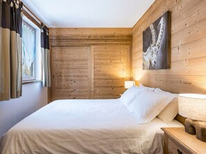 2 bedrooms, bed sheets