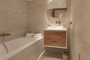 Séchoir à cheveux, serviettes fournies