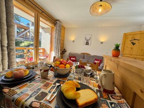 Dining - Cozy apartment in Vars for 4 people with sunny balcony (Vars)