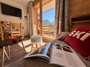 1 bedroom, free WiFi - Cozy apartment in Vars for 4 people with sunny balcony (Vars)