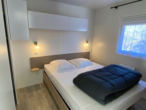 2 bedrooms, free WiFi - Mobile home with terrace in Guégon (Guégon)