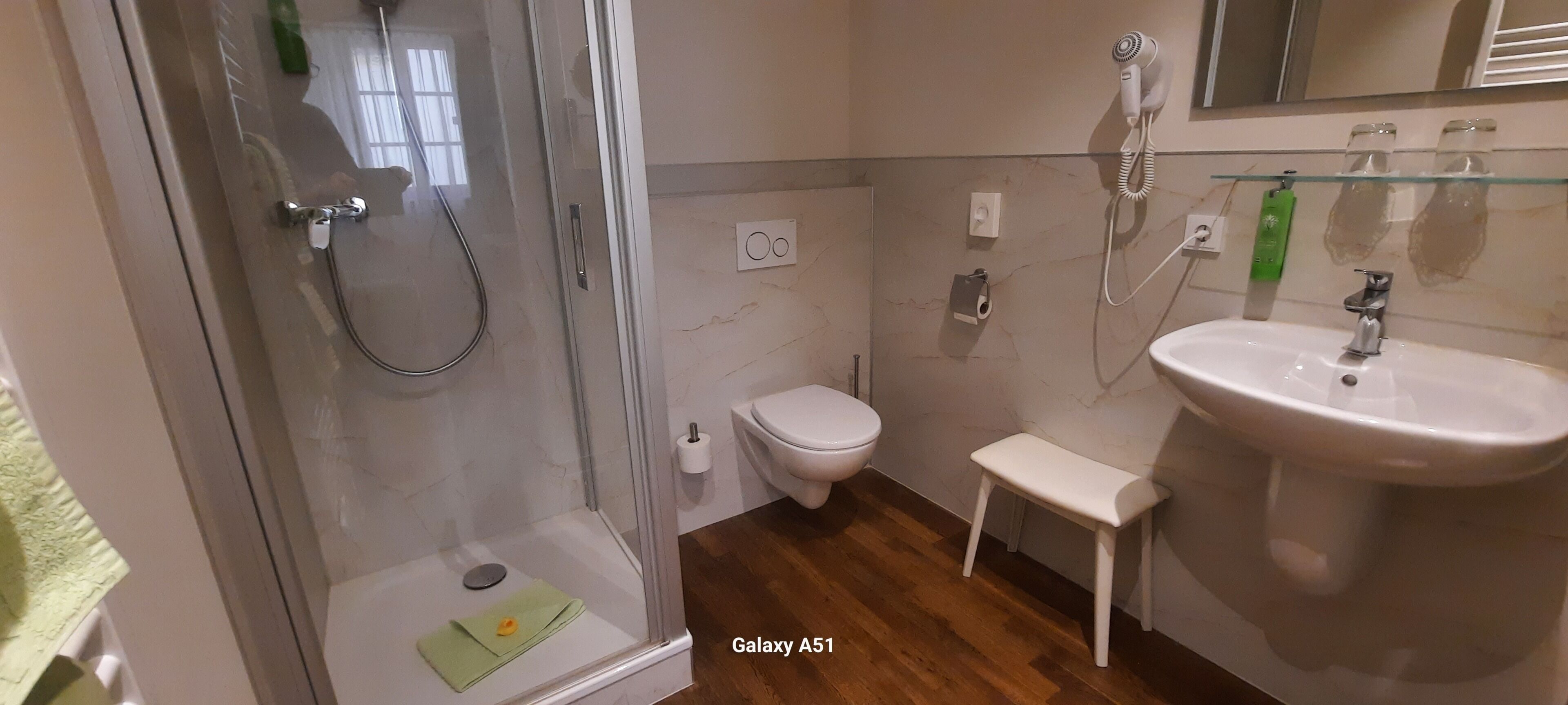 Deluxe Double Room, 1 Queen Bed, City View | Bathroom