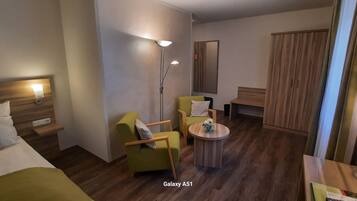 Chambre Double Supérieure, vue ville | Literie hypoallergénique, bureau, rideaux occultants