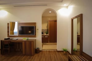 Hochwertige Bettwaren, Minibar, Schreibtisch, schallisolierte Zimmer