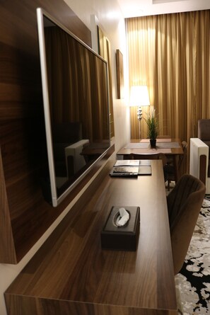 Deluxe Room, 1 King Bed