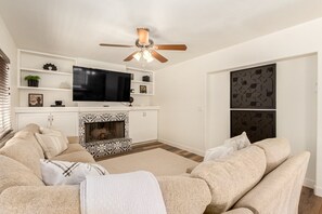Smart TV, fireplace