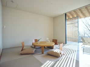 Quarto, para não fumantes, sauna seca (Private, Suite, In-Room Onsen) | Escrivaninha, Wi-Fi de cortesia, roupa de cama