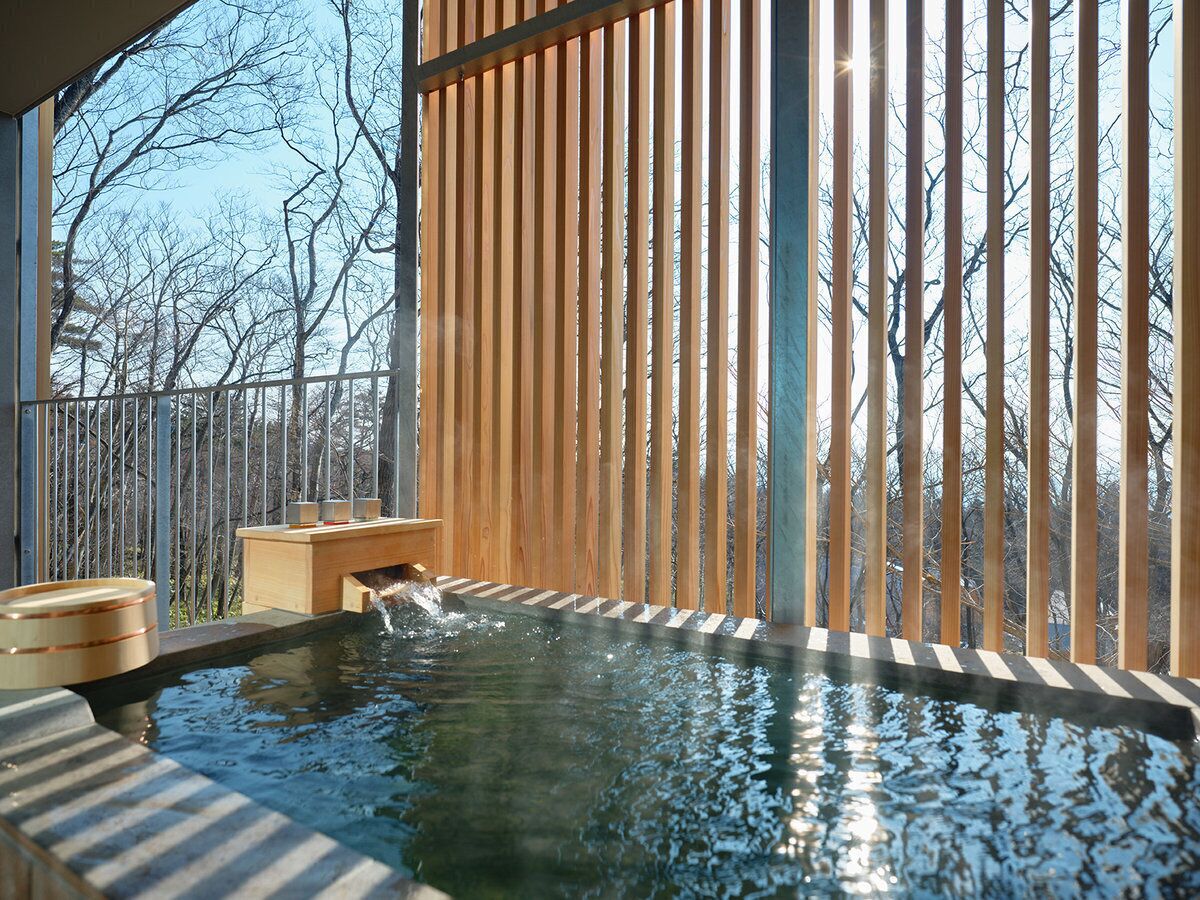 办公桌、免费 WiFi、床单