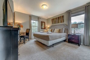 7 bedrooms, desk, iron/ironing board, travel cot