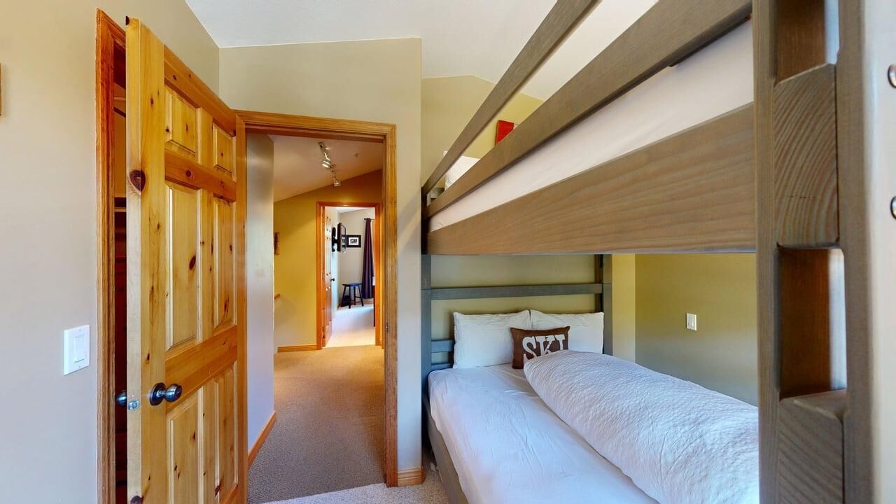 2 bedrooms, desk, free WiFi, bed sheets