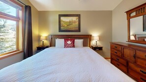 2 bedrooms, desk, free WiFi, bed sheets