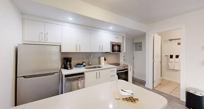 Modern Studio in Snow Creek Village