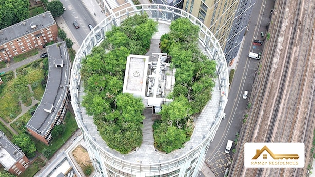 An aerial view of a residential building with a central courtyard surrounded by trees, a staircase, and a parking area. - 2BR 2Bath Central London Luxury Flat Skyview (London)