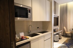Executive-suite - byudsigt | Privat køkken | Ovn, kogeplade, elkedel, køkkentøj/tallerkener/redskaber