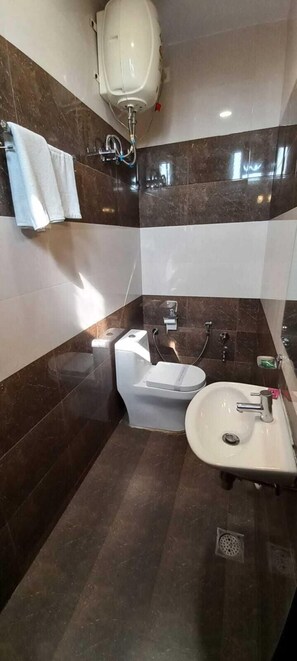 Deluxe Room | Bathroom