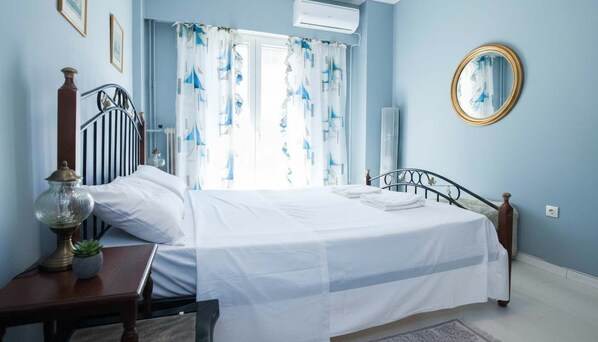 1 habitación, tabla de planchar con plancha, wifi y ropa de cama 