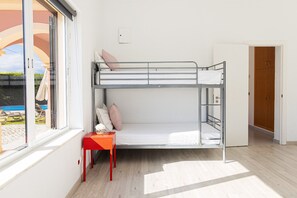 5 Schlafzimmer, Bügeleisen/Bügelbrett, kostenloses WLAN