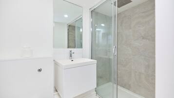 Apartment, Balcony | Bathroom
