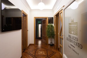 Interior detail - Palazzo il Convento Università (Naples)