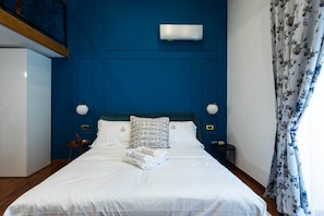 Royal Triple Room, Balcony, City View | Soundproofing, free WiFi