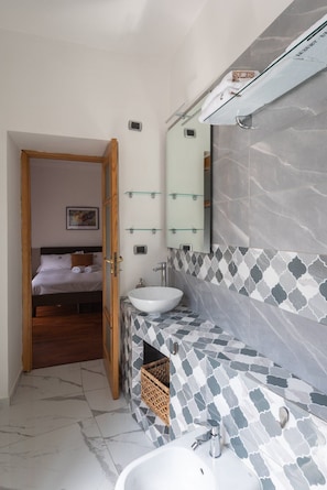 Comfort Double or Twin Room, Balcony, City View | Bathroom