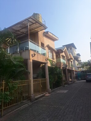 Exterior - 3-bedroom villa with AC in scenic Lonavala with HUGE private pool  MTDC approved (Kune N.m.)