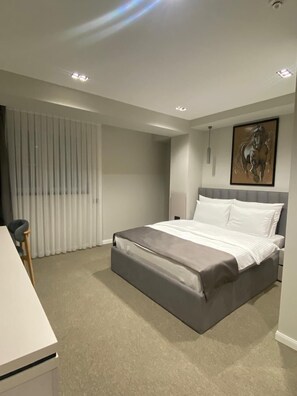 Comfort Double Room | Desk, laptop workspace, blackout curtains, iron/ironing board