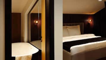 Suite Deluxe, balcó | Escriptori, espai de treball apte per a portàtils i cortines opaques