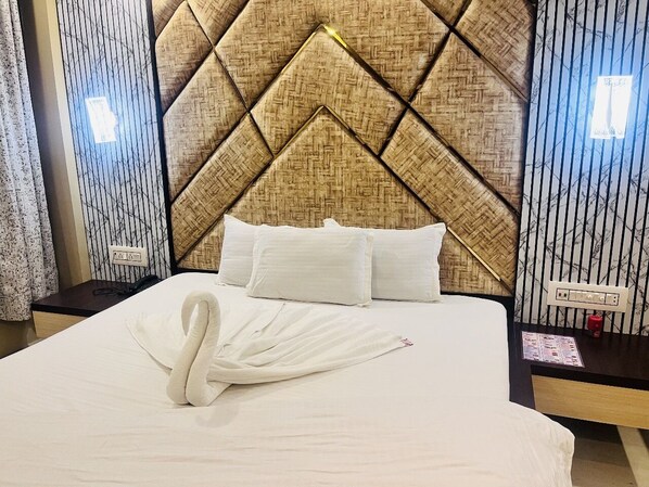 Basic Double Room | Living area