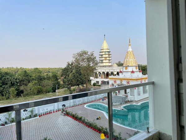 Quadruple Room | Living area - Parth King Resort Tarapith (Tarapith)