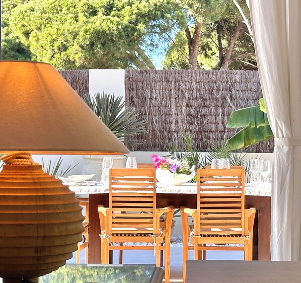 Outdoor dining