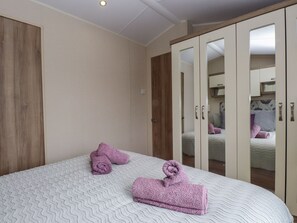 2 habitaciones, decoración personalizada y muebles diferentes