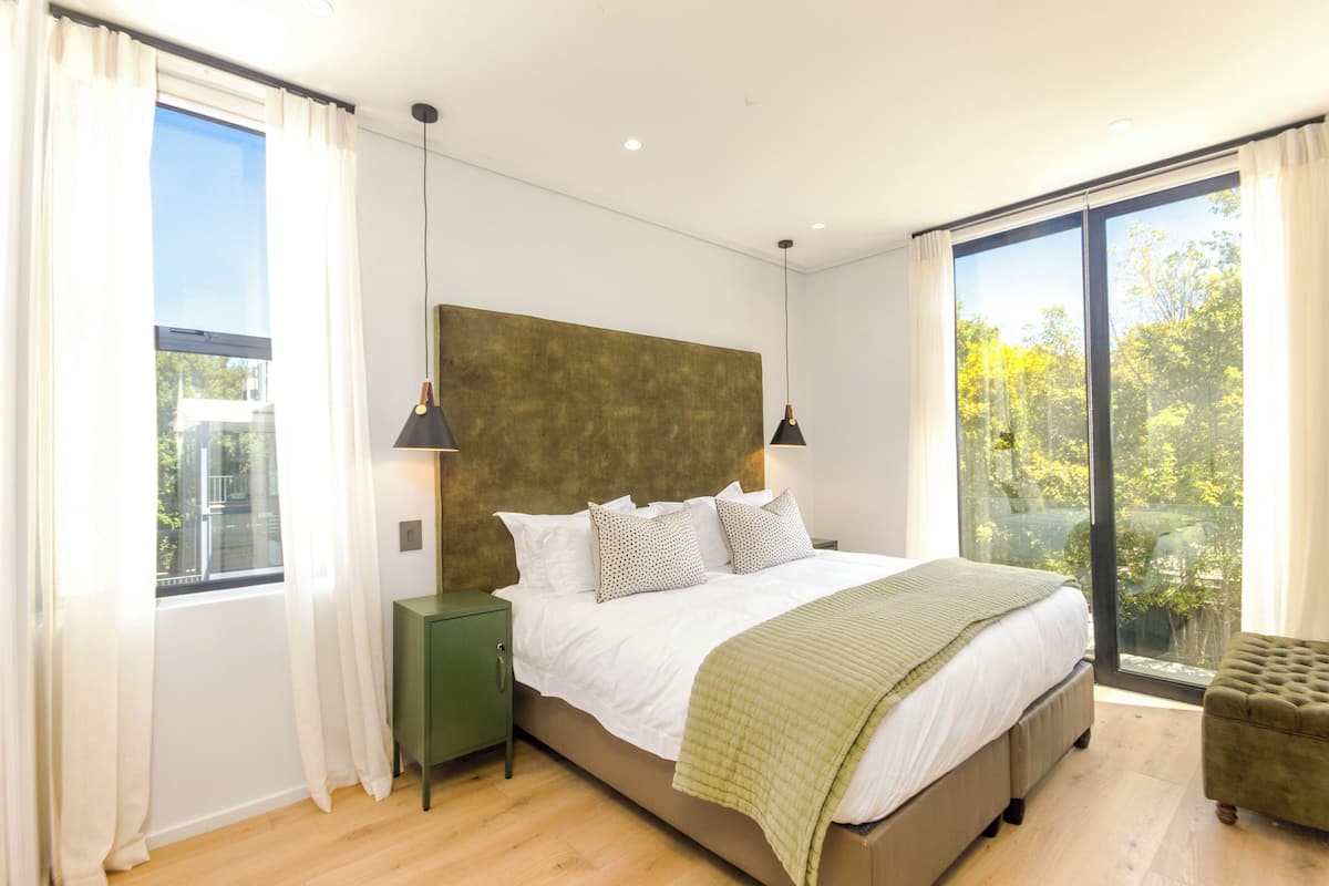 Luxury Apartment, 2 Bedrooms, Balcony | Dihias secara berasingan, dilengkapkan perabot secara berasingan